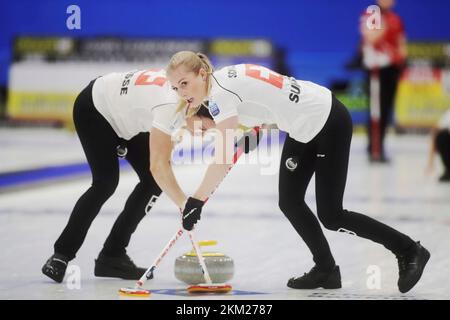 Ostersund, Schweden. 26.. November 2022. Schweiz Briar Schwaller-Huerlimann im Goldmedaillenspiel der Frauen zwischen Dänemark und der Schweiz bei den European Curling Championships in der Ostersund Arena, Ostersund, Schweden, 26. November 2022.Foto: Mats Andersson / TT / kod 62210 Kredit: TT News Agency/Alamy Live News Stockfoto