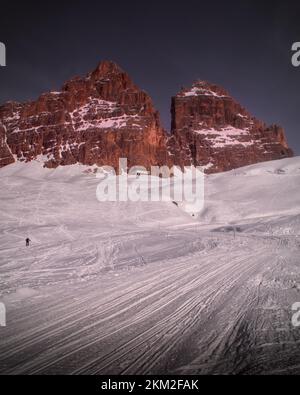 Drei Gipfel von Lavaredo in den Dolomiten-Alpen. Schneelandschaft in den italienischen alpen. Stockfoto