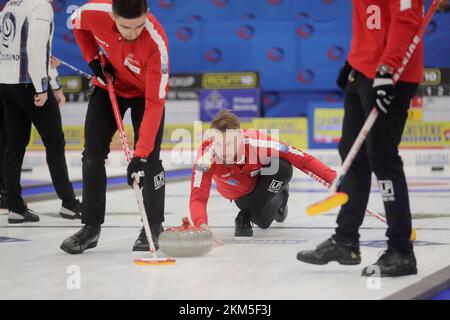 Ostersund, Schweden. 26.. November 2022. Schweizer Skipper Yannick Schwallerhe beim Goldmedaillenspiel der Herren zwischen Schottland und der Schweiz bei den European Curling Championships in der Ostersund Arena, Ostersund, Schweden, 26. November 2022. Foto: Mats Andersson / TT / kod 62210 Kredit: TT News Agency/Alamy Live News Stockfoto