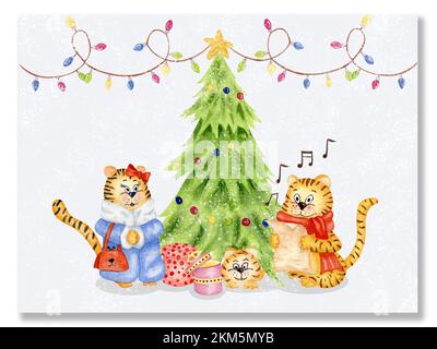 Aquarell-Weihnachtsbaum mit Tigern in der Nähe. Singender Tiger mit Noten und Tigerin, die Lieder und eine Girlande aus Lichtern hört, Geschenke für das neue Jahr. Stockfoto