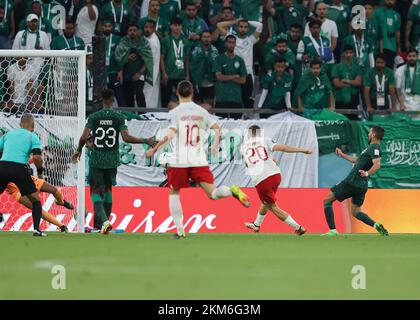 Al-Rayyan, Katar. 26.. November 2022. 26.. November 2022; Education City Stadium, Al Rayyan, Katar; FIFA Fußball-Weltmeisterschaft, Polen gegen Saudi-Arabien; Piotr Zielinski aus Polen schießt und erzielt in der 39.. Minute 1. Tor auf seine Seite und macht daraus 1-0 Punkte: Action Plus Sports Images/Alamy Live News Stockfoto