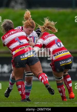 Gloucester, Großbritannien. 26.. November 2022. Gloucester, England, November 26. 2022: Delaney Burns (5 Bristol Bears) wird während des Rugby-Spiels Allianz Premier 15s zwischen Gloucester-Hartpury und Bristol Bears in der ALPAS Arena in Gloucester, England, angegriffen. (James Whitehead/SPP) Kredit: SPP Sport Press Photo. Alamy Live News Stockfoto