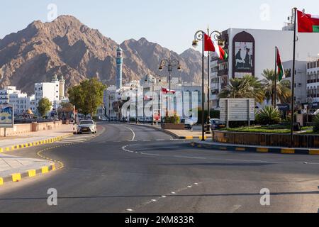 Traditionelle omanische Architektur. Altstadt von Muscat entlang Mutrah Corniche, Oman. Arabische Halbinsel. Stockfoto