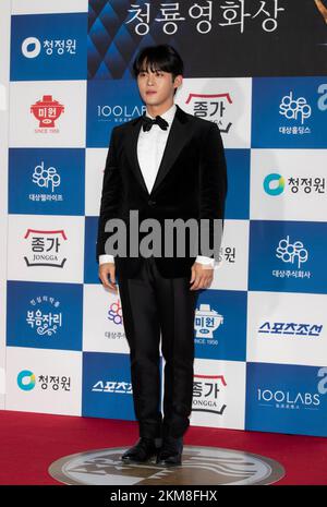 Seoul, Südkorea. 25.. November 2022. Der südkoreanische Schauspieler Jung Jae-kwang kommt am 25. November 2022 in der KBS Hall in Seoul, Südkorea, zum „Blue Dragon Film Awards 43.“ mit rotem Teppich an. (Foto: Lee Young-ho/Sipa USA) Guthaben: SIPA USA/Alamy Live News Stockfoto