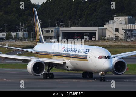 Präfektur Chiba, Japan - 29. Oktober 2021: Singapore Airlines Boeing B787-10 Dreamliner (9V-SCH) Passagierflugzeug. Stockfoto