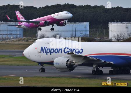 Präfektur Chiba, Japan – 29. Oktober 2021: Frachter Nippon Cargo Airlines (NCA) Boeing B747-8F (JA13KZ). Stockfoto