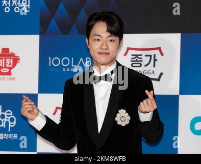Seoul, Südkorea. 25.. November 2022. Südkoreanischer Kim Dong-hwi, Ankunft auf rotem Teppich für die „43. Blue Dragon Film Awards“ in der KBS Hall in Seoul, Südkorea am 25. November 2022. (Foto: Lee Young-ho/Sipa USA) Guthaben: SIPA USA/Alamy Live News Stockfoto