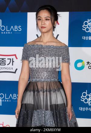 Seoul, Südkorea. 25.. November 2022. Die chinesische Schauspielerin Tang Wei kommt am 25. November 2022 in Seoul, Südkorea, mit rotem Teppich für die „43. Blue Dragon Film Awards“ in der KBS Hall an. (Foto: Lee Young-ho/Sipa USA) Guthaben: SIPA USA/Alamy Live News Stockfoto