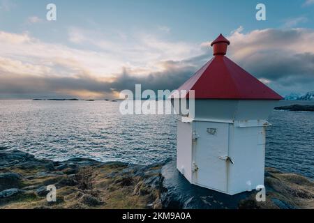 Leuchtturm in Henningsvaer, Lofoten Stockfoto