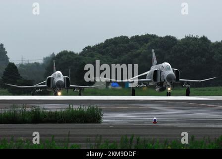 Präfektur Ibaraki, Japan - 03. August 2009: Japan Air Self-Defense Force McDonnell Douglas F-4EJ-kai Phantom II Kampfflugzeug. Stockfoto