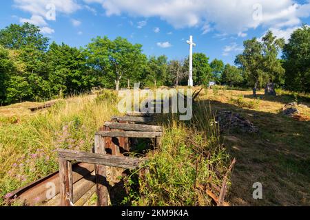 Vogesengebirge: Kreuzung und Schützengräben bei Hartmannswillerkopf (Vieil Armand, Hartmannsweiler Kopf), Nationaldenkmal des Ersten Weltkriegs für das f Stockfoto