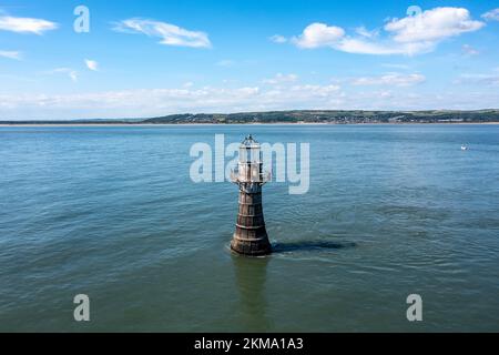 Whiteford Point Lighthouse befindet sich vor der Küste am Whiteford Point in der Nähe von Whiteford Sands, auf der Gower-Halbinsel, Südwales. Stockfoto