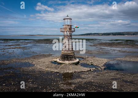 Whiteford Point Lighthouse befindet sich vor der Küste am Whiteford Point in der Nähe von Whiteford Sands, auf der Gower-Halbinsel, Südwales. Stockfoto