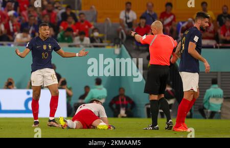 Der französische Kylian Mbappe sieht während eines Fußballspiels zwischen Frankreich und Dänemark in Gruppe D der FIFA-Weltmeisterschaft 2022 am Samstag, den 26. November 2022, im Stadium 974 in Doha, Bundesstaat Katar, deprimiert aus. BELGA PHOTO VIRGINIE LEFOUR Stockfoto