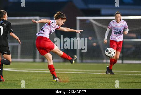 Zulte, Belgien. 26.. November 2022. Amber De Priester (6) von Zulte-Waregem, dargestellt während eines Fußballspiels zwischen SV Zulte - Waregem und WS Woluwe am 12.. Spieltag der Saison 2022 - 2023 der belgischen Lotto Womens Super League am samstag, den 29. Oktober 2022 in Zulte , Belgien . FOTO SPORTPIX | DAVID CATRY Kredit: David Catry/Alamy Live News Stockfoto