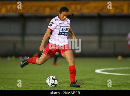 Zulte, Belgien. 26.. November 2022. Rose Adewusi (18) von Zulte-Waregem in Aktion während eines Fußballspiels zwischen SV Zulte - Waregem und WS Woluwe am 12.. Spieltag der Saison 2022 - 2023 der belgischen Lotto Womens Super League am samstag, den 29. Oktober 2022 in Zulte , Belgien . FOTO SPORTPIX | DAVID CATRY Kredit: David Catry/Alamy Live News Stockfoto
