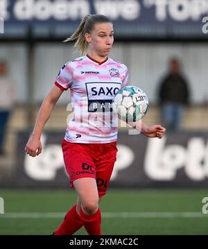 Zulte, Belgien. 26.. November 2022. Laura Vervacke (20) von Zulte-Waregem, dargestellt während eines Fußballspiels zwischen SV Zulte - Waregem und WS Woluwe am 12.. Spieltag der Saison 2022 - 2023 der belgischen Lotto Womens Super League am samstag, den 29. Oktober 2022 in Zulte , Belgien . FOTO SPORTPIX | DAVID CATRY Kredit: David Catry/Alamy Live News Stockfoto