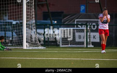 Zulte, Belgien. 26.. November 2022. Imani Prez (11) von Zulte-Waregem wirkte deprimiert und enttäuscht während eines Fußballspiels zwischen SV Zulte - Waregem und WS Woluwe am 12.. Spieltag der Saison 2022 - 2023 der belgischen Lotto Womens Super League am samstag, den 29. Oktober 2022 in Zulte , Belgien . FOTO SPORTPIX | DAVID CATRY Kredit: David Catry/Alamy Live News Stockfoto