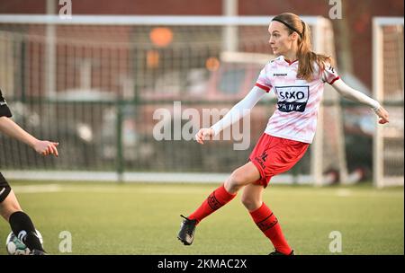 Zulte, Belgien. 26.. November 2022. Sheryl Merchiers (8) von Zulte-Waregem, dargestellt während eines Fußballspiels zwischen SV Zulte - Waregem und WS Woluwe am 12.. Spieltag der Saison 2022 - 2023 der belgischen Lotto Womens Super League am samstag, den 29. Oktober 2022 in Zulte , Belgien . FOTO SPORTPIX | DAVID CATRY Kredit: David Catry/Alamy Live News Stockfoto