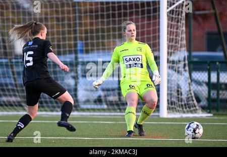 Zulte, Belgien. 26.. November 2022. Torwart Lowiese Seynhaeve (1) von Zulte-Waregem in Aktion während eines Fußballspiels zwischen SV Zulte - Waregem und WS Woluwe am 12.. Spieltag der Saison 2022 - 2023 der belgischen Lotto Womens Super League am samstag, den 29. Oktober 2022 in Zulte , Belgien . FOTO SPORTPIX | DAVID CATRY Kredit: David Catry/Alamy Live News Stockfoto