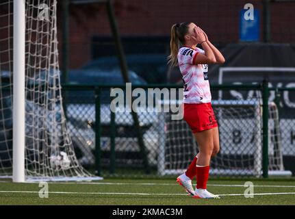Zulte, Belgien. 26.. November 2022. Imani Prez (11) von Zulte-Waregem wirkte deprimiert und enttäuscht während eines Fußballspiels zwischen SV Zulte - Waregem und WS Woluwe am 12.. Spieltag der Saison 2022 - 2023 der belgischen Lotto Womens Super League am samstag, den 29. Oktober 2022 in Zulte , Belgien . FOTO SPORTPIX | DAVID CATRY Kredit: David Catry/Alamy Live News Stockfoto