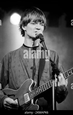 The House of Love live in Frankreich in den 1990er Jahren - Guy Chadwick, 1992 auf der Bühne mit seiner Band The House of Love beim Tamaris Rock Festival, Frankreich Stockfoto