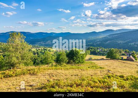 Vogesengebirge: Bauernhäuser am Col du Wettstein, Vogesen-Gebirge im Elsass, Haut-Rhin (Oberelsass), Frankreich Stockfoto