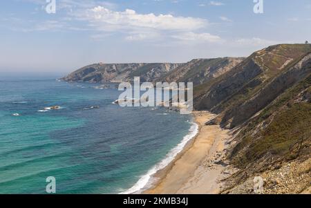 Luftaufnahme des Strandes von Vallina in Asturien, Spanien Stockfoto