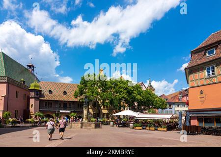 Colmar (Colmer, Kolmar) : Place de l'Ancienne-Douane (Alter Zollplatz) mit Le Koifhus oder Ancienne Douane (Altes Zollhaus), Schwendi-Brunnen, Stockfoto