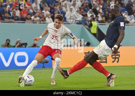 LINDSTROEM Jesper (DEN), Action, Duels gegen UPAMECANO Dayot (FRA). Game 23, Gruppe D Frankreich (FRA) – Dänemark (DEN) am 26.. November 2022, Stadion 974 Fußball-Weltmeisterschaft 20122 in Katar ab November 20.. - 18.12.2022? Stockfoto