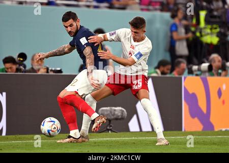 LINDSTROEM Jesper (DEN), Action, Duels gegen HERNANDEZ Theo (FRA). Game 23, Gruppe D Frankreich (FRA) – Dänemark (DEN) am 26.. November 2022, Stadion 974 Fußball-Weltmeisterschaft 20122 in Katar ab November 20.. - 18.12.2022? Stockfoto