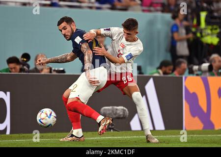 LINDSTROEM Jesper (DEN), Action, Duels gegen HERNANDEZ Theo (FRA). Game 23, Gruppe D Frankreich (FRA) – Dänemark (DEN) am 26.. November 2022, Stadion 974 Fußball-Weltmeisterschaft 20122 in Katar ab November 20.. - 18.12.2022? Stockfoto