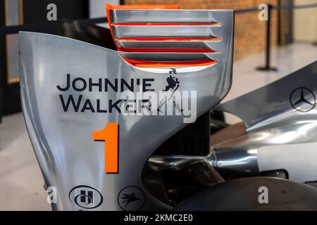 McLaren MP4-24 von Lewis Hamilton, ausgestellt beim Oktober Scramble, der am 9.. Oktober 2022 im Bicester Heritage Centre stattfindet Stockfoto