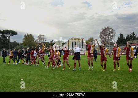Rom, Italien. 26.. November 2022. A.S. Roma-Team am 10.. Tag der Serie A-Meisterschaft zwischen A.S. Roma Women und Pomigliano Calcio Femminile im stadio Tre Fontane am 26.. November 2022 in Rom, Italien. Kredit: Unabhängige Fotoagentur/Alamy Live News Stockfoto