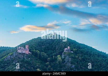 Ribeauville (Rappoltsweiler, Rappschwihr): Ruinen von 3 Burgen, Saint-Ulrich, Girsberg und Haut-Ribeaupierre, Elsass, Haut-Rhin (O Stockfoto
