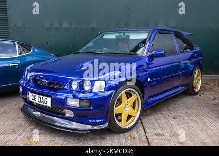 1993 Ford Escort RS Cosworth „C6 DAG“ auf dem Oktober-Scramble, das am 9.. Oktober 2022 im Bicester Heritage Centre stattfindet Stockfoto