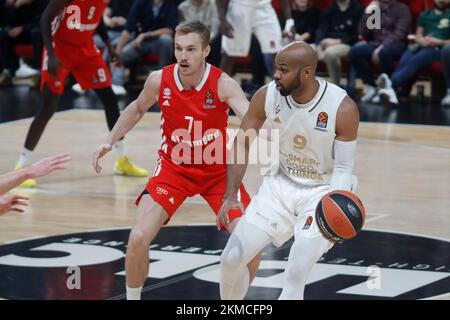 Alex TYUS von Lyon und Niels GIFFEY von Bayern München während des EuroLeague-Basketballspiels der Turkish Airlines zwischen LDLC ASVEL Villeurbanne und dem FC Bayern München am 23. November 2022 in der Astroballe in Villeurbanne, Frankreich - Photo Romain Biard / Isports / DPPI Stockfoto