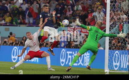 Der französische Kylian Mbappe erzielt das 2-1. Tor während eines Fußballspiels zwischen Frankreich und Dänemark in Gruppe D der FIFA-Weltmeisterschaft 2022 im Stadium 974 in Doha, Bundesstaat Katar am Samstag, den 26. November 2022. BELGA PHOTO VIRGINIE LEFOUR Stockfoto