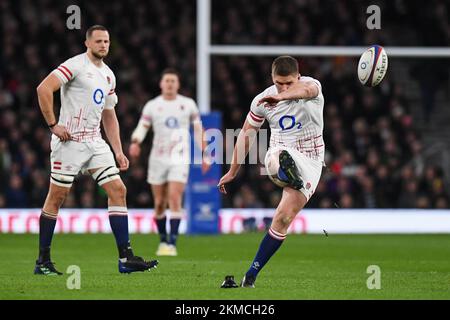 Owen Farrell aus England tritt während des internationalen Herbstspiels England gegen Südafrika im Twickenham Stadium, Twickenham, Vereinigtes Königreich, 26.. November 2022 (Foto von Mike Jones/News Images) in, 11./26. November 2022. (Foto: Mike Jones/News Images/Sipa USA) Guthaben: SIPA USA/Alamy Live News Stockfoto