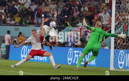 Der französische Kylian Mbappe erzielt das 2-1. Tor während eines Fußballspiels zwischen Frankreich und Dänemark in Gruppe D der FIFA-Weltmeisterschaft 2022 im Stadium 974 in Doha, Bundesstaat Katar am Samstag, den 26. November 2022. BELGA PHOTO VIRGINIE LEFOUR Stockfoto