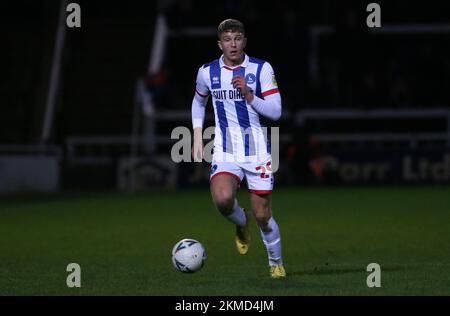 Louis Stephenson von Hartlepool United während der zweiten Runde des FA Cup zwischen Hartlepool United und Harrogate Town im Victoria Park, Hartlepool, am Samstag, den 26.. November 2022. (Kredit: Michael Driver | MI News) Kredit: MI News & Sport /Alamy Live News Stockfoto