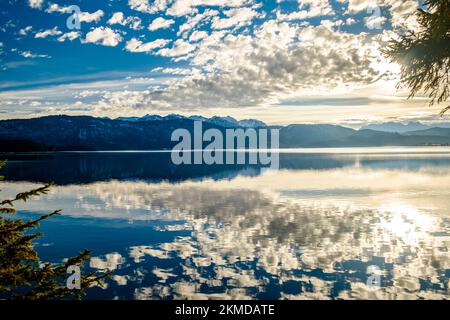 Spiegelbild im See Stockfoto