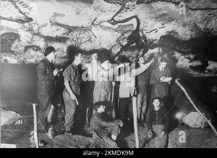 FRANKREICH, DORDOGNE (24) PERIGORD NOIR, Foto der Entdeckung der ursprünglichen Höhle, Lascaux IV International Center of Parietal Art ist das komplette und Stockfoto