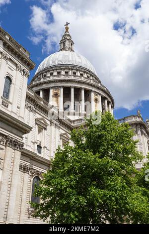 Die St Paul's Kathedrale in London England United Kingdom UK Stockfoto