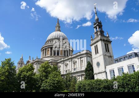 Die St Paul's Kathedrale in London England United Kingdom UK Stockfoto