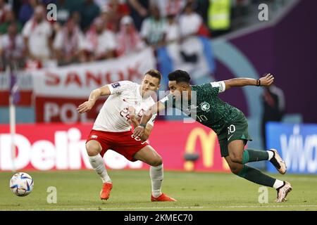 DOHA - (LR) Przemyslaw Frankowski (Polen), Salem Al-Dawsari (Saudi-Arabien) während des FIFA-Weltmeisterschafts-Spiels Katar 2022 Gruppe C zwischen Polen und Saudi-Arabien im Education City Stadium am 26. November 2022 in Doha (Katar). AP | niederländische Höhe | MAURICE AUS STEIN Stockfoto