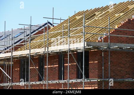 Neue Dachkonstruktion am Wohnungsbau, Holzstruktur eines neuen Gebäudes, London England, Großbritannien Stockfoto