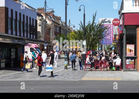 Shoppers on South Street, Romford, London Borough of Havering, England Großbritannien Stockfoto