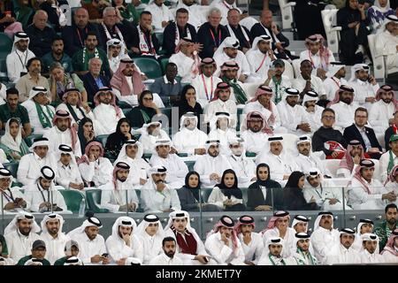 DOHA - Besucher auf den Tribünen während des FIFA-Weltmeisterschaftsspiels Katar 2022 Gruppe C zwischen Polen und Saudi-Arabien am 26. November 2022 im Education City Stadium in Doha, Katar. AP | niederländische Höhe | MAURICE AUS STEIN Stockfoto
