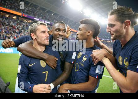 DOHA, KATAR - NOVEMBER 26: FIFA-Weltmeisterschaft Katar 2022 Gruppe D zwischen Frankreich und Dänemark am 26. November 2022 im Stadium 974 in Doha, Katar. Frankreich Daenemark Adrien Rabiot aus Frankreich Jubelt feiert das Ziel von Kylian Mbappe aus Frankreich Adrien Rabiot aus Frankreich Ÿber den Treffer von Kylian Mbappe aus Frankreich Marcus Thuram aus Frankreich und Kingsley Coman aus Frankreich © diebilderwelt / Alamy Live News Stockfoto